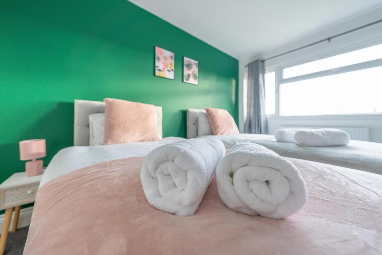 Contractor Accommodation Near Heathrow, Windsor Minutes From M4 Slough Bagian luar foto