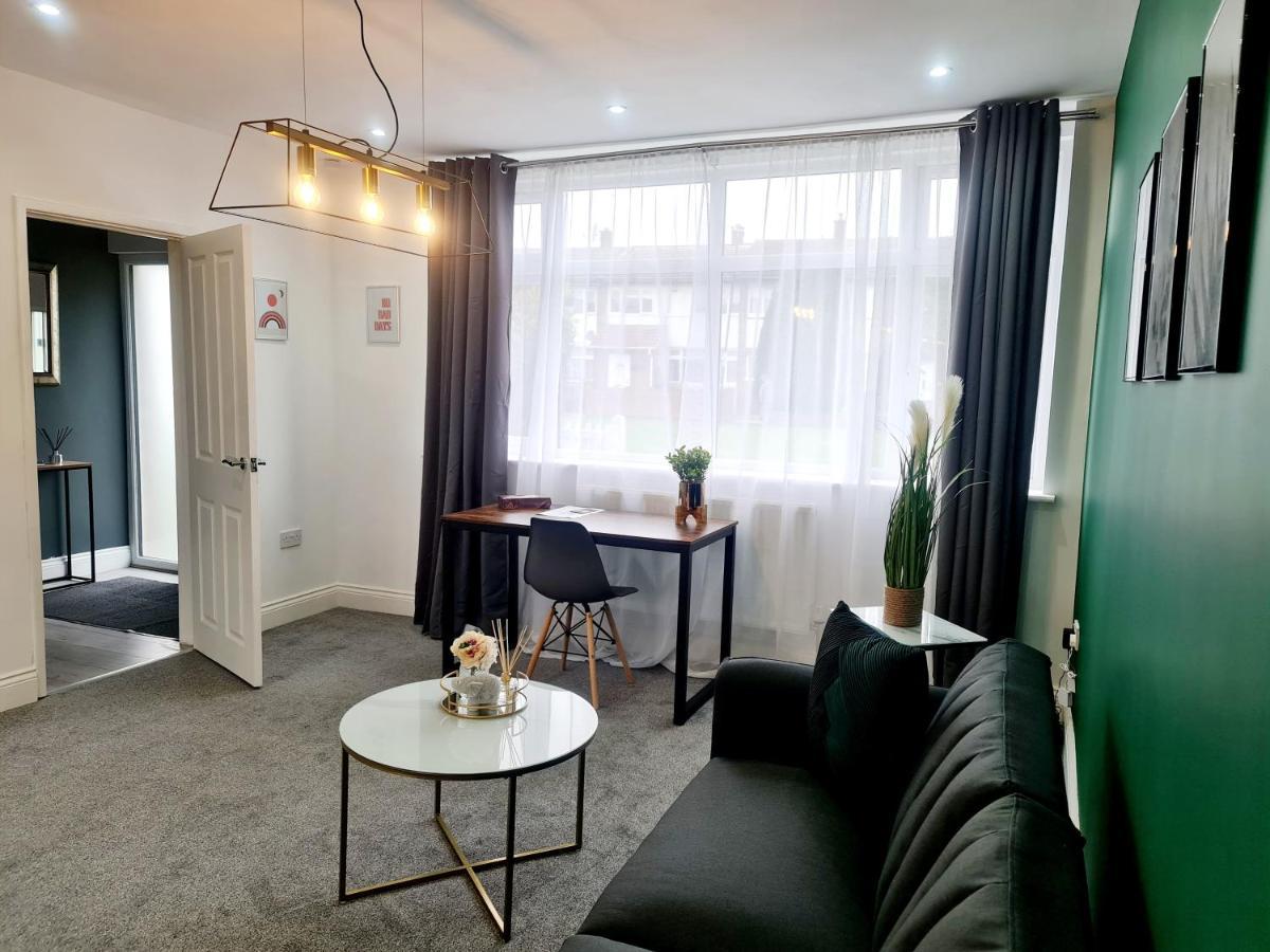 Contractor Accommodation Near Heathrow, Windsor Minutes From M4 Slough Bagian luar foto